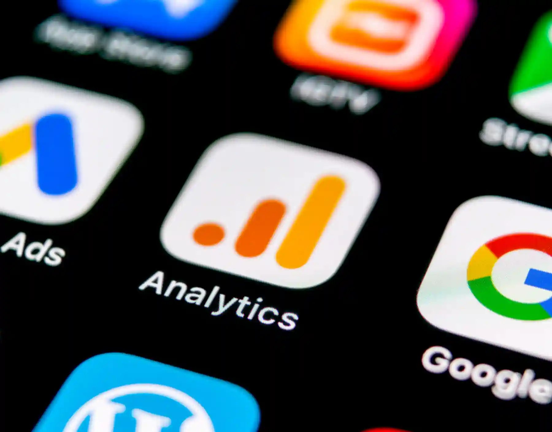 إعداد وتحليل بيانات Google Analytics 4